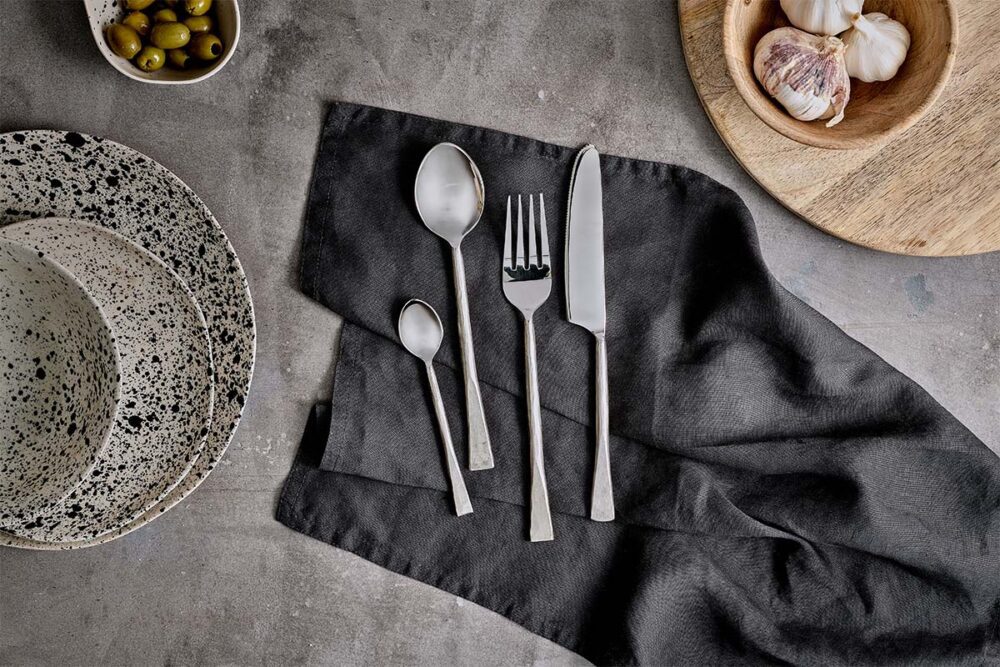 brushed silver cutlery set
