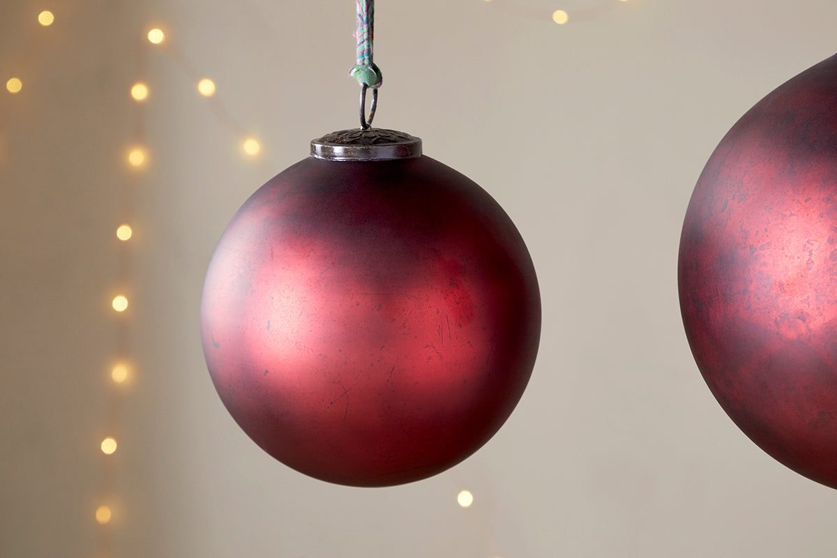 OB37-OB3701-OkoGiantBauble-MattBordeaux-Small-OB37-OB3702-OkoGiantBauble-MattBordeaux-Large-nkuku-2.jpg