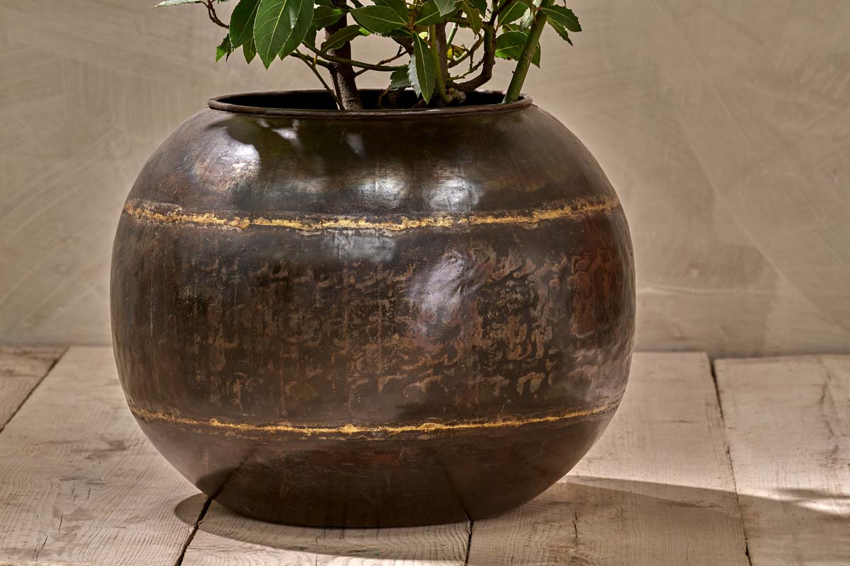 nkuku-endo-reclaimed-iron-vase-29499201388720.jpg